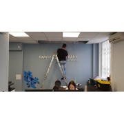 Монтаж световых букв